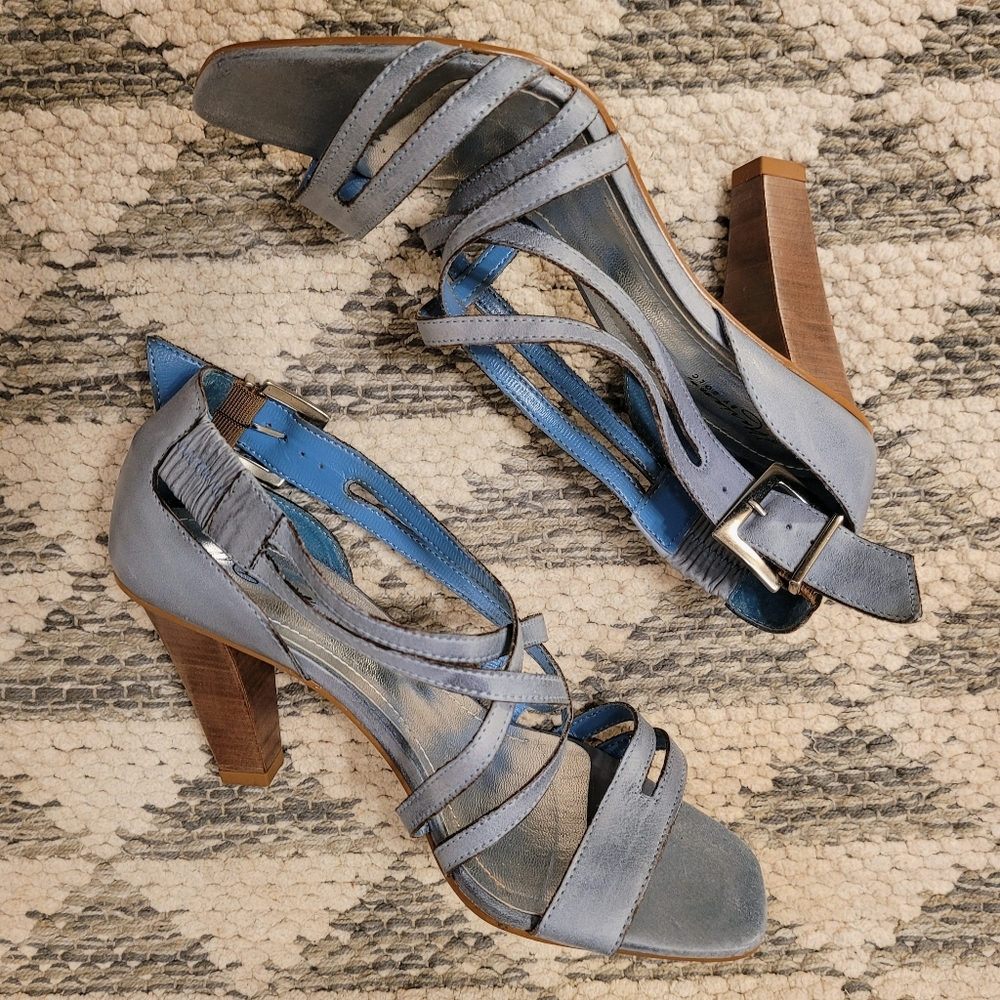Mariana strappy blue heels - leather - 8.5